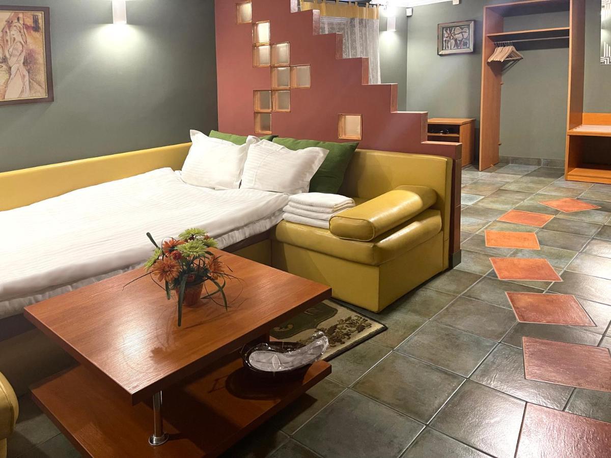 Economy Room In Hotel Eney Lviv Exterior photo