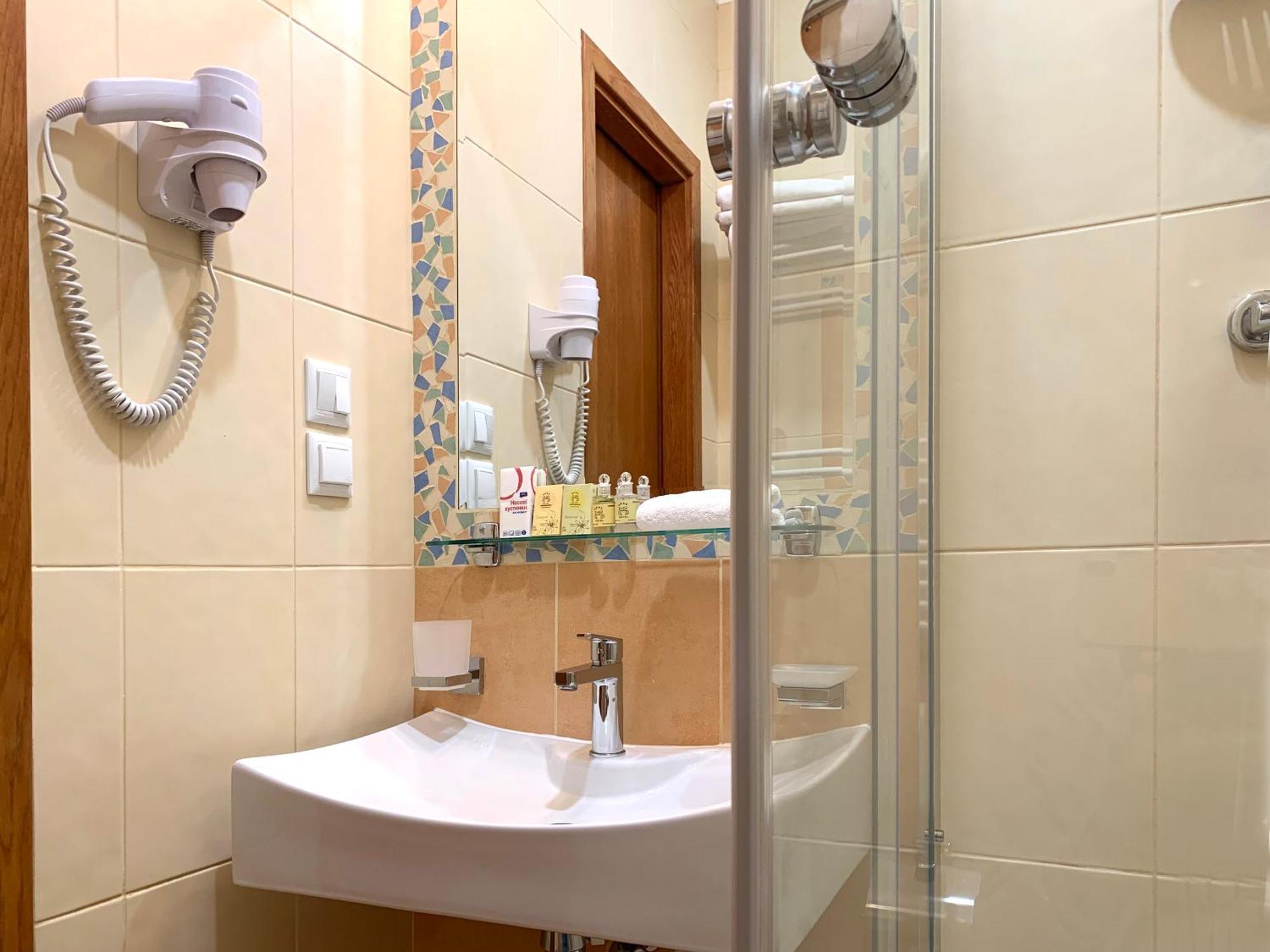 Economy Room In Hotel Eney Lviv Room photo